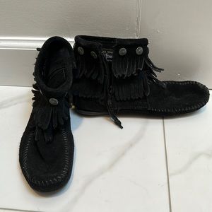 Minnetonka black suede double fringe moccasins Size 6.5 worn a few times.